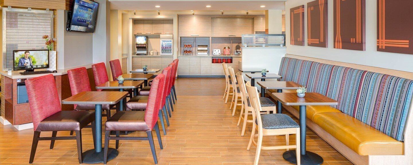 Towneplace Suites By Marriott Fort Mcmurray Exterior foto